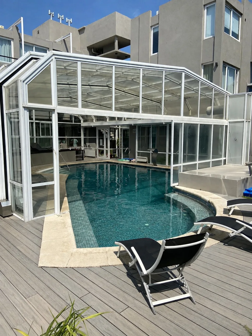 Piscina y solárium · vista 67