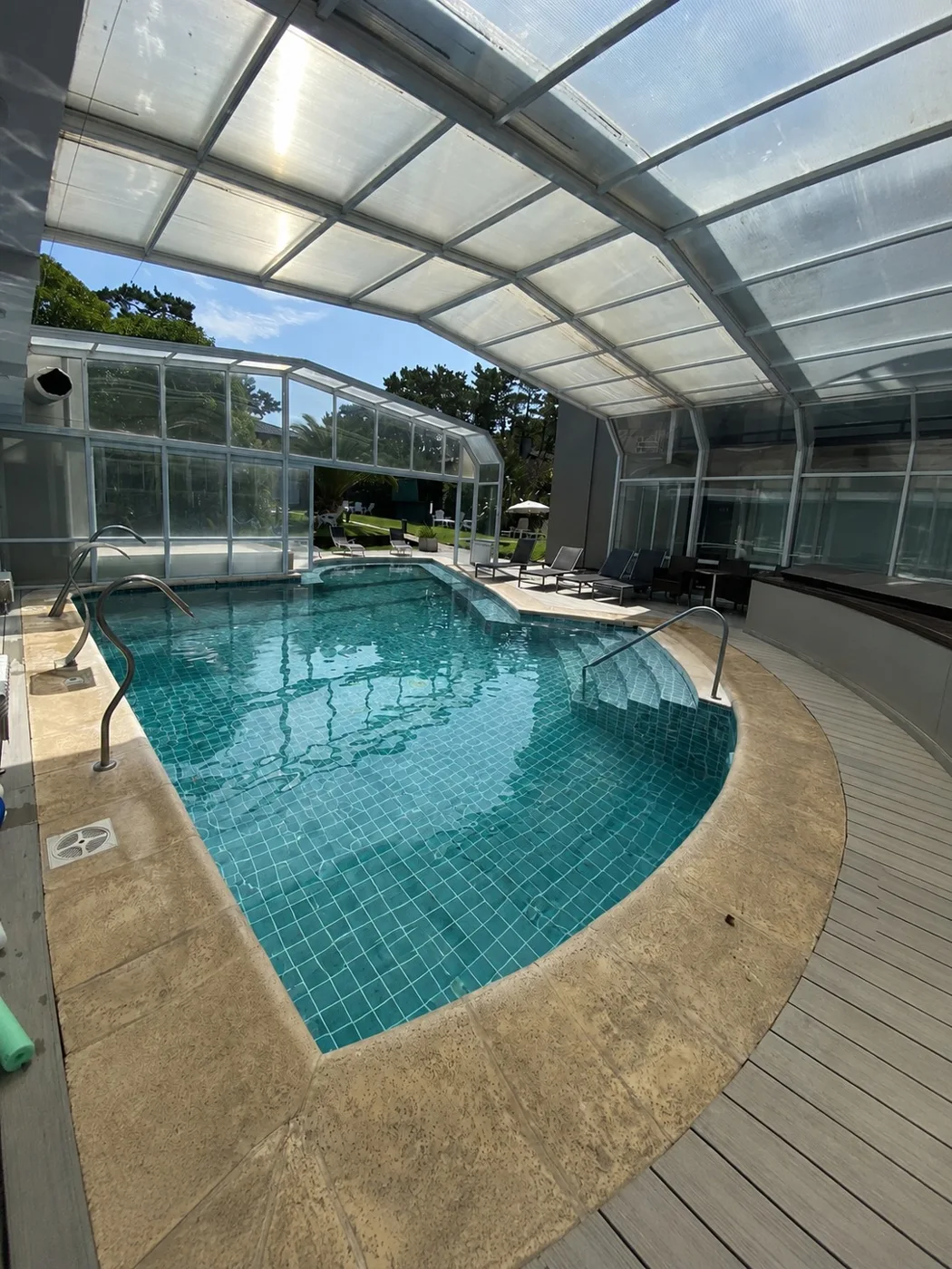 Piscina y solárium · vista 68